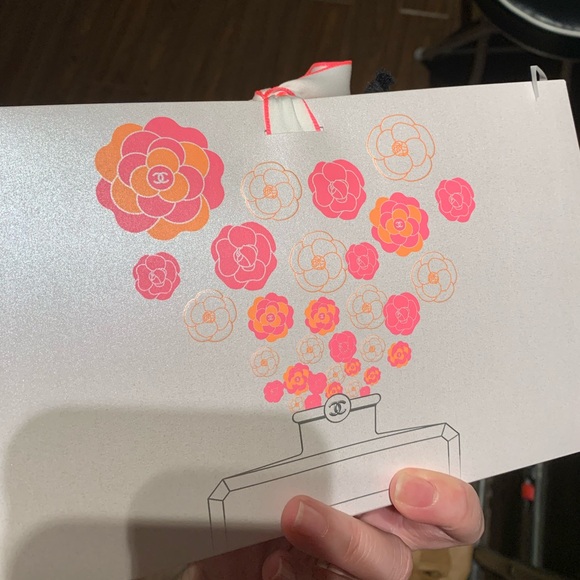 Special edition chanel gift package with greeting card - Picture 5 of 6